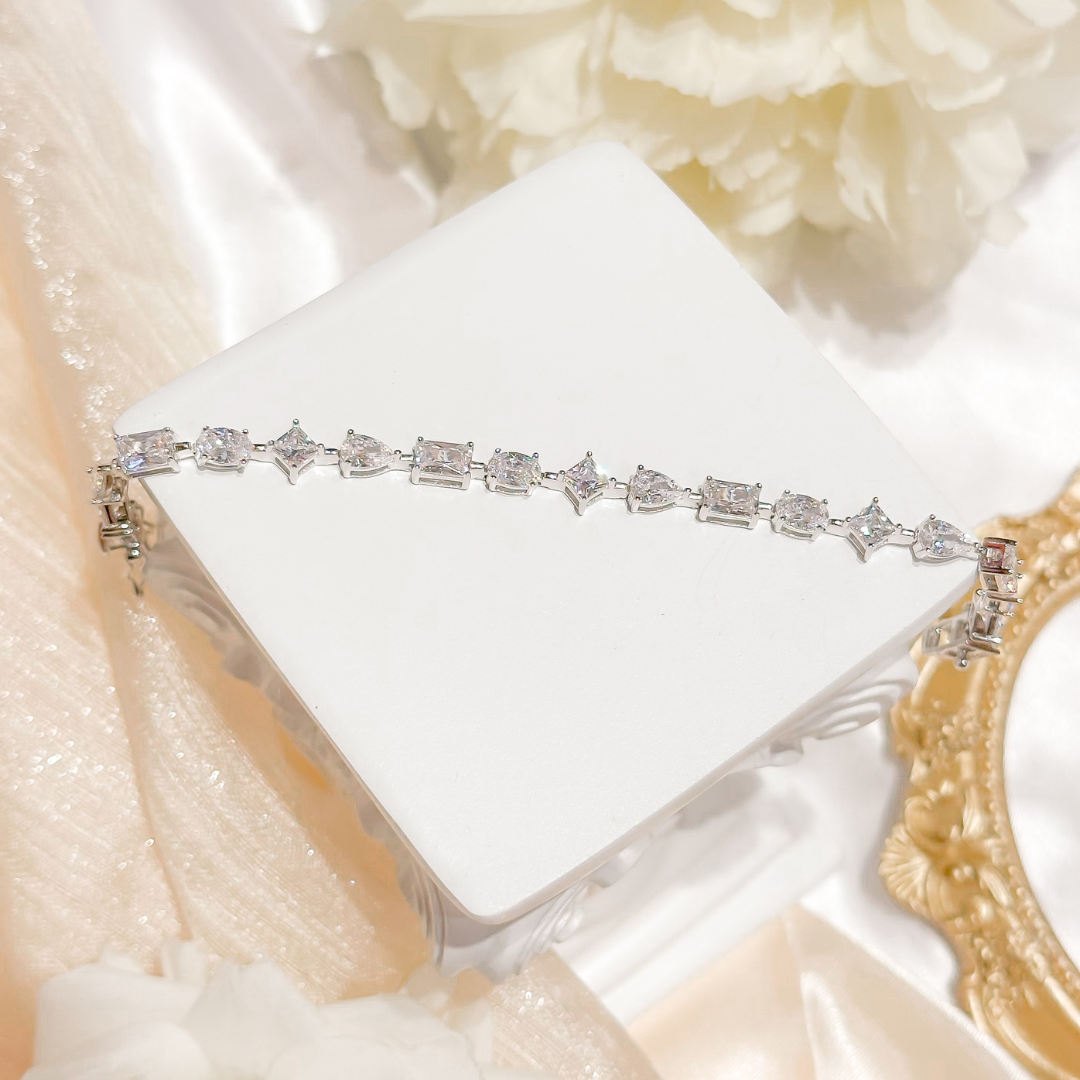 TIMELESS ESSENTIALS